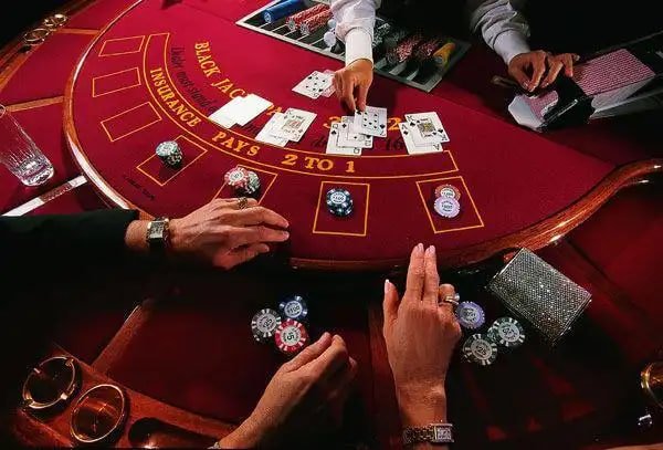 Người dùng Việt Nam xem kết quả thắng bongdalu 5 trên điện thoại